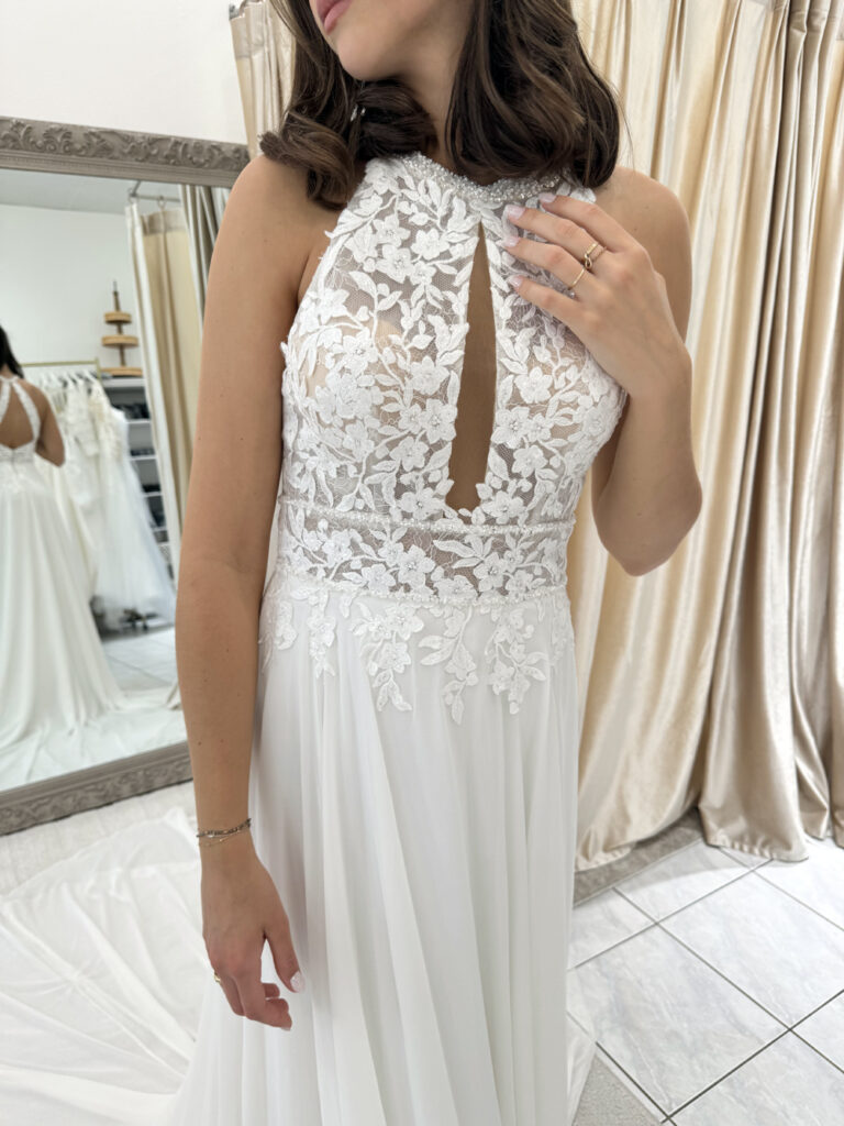 Neckholder Brautkleid mit schlichtem Chiffon-Rock