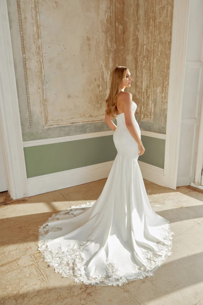 5e3c732a0449a3ed3e201128c9763512 44537 fb sincerity bridal 09
